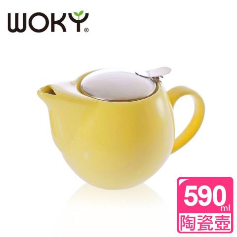 【WOKY沃廚】極簡風不鏽鋼蓋/濾網陶瓷壺(黃色-500ml)陶瓷 